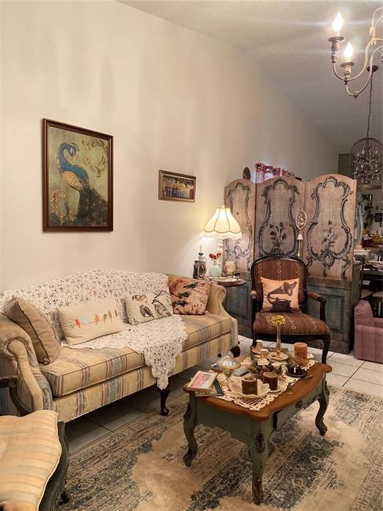 For Sale: $189,900 (2 beds, 2 baths, 961 Square Feet)