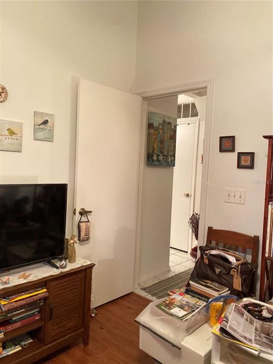 For Sale: $189,900 (2 beds, 2 baths, 961 Square Feet)