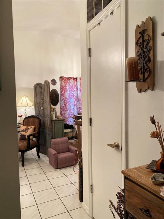 For Sale: $189,900 (2 beds, 2 baths, 961 Square Feet)