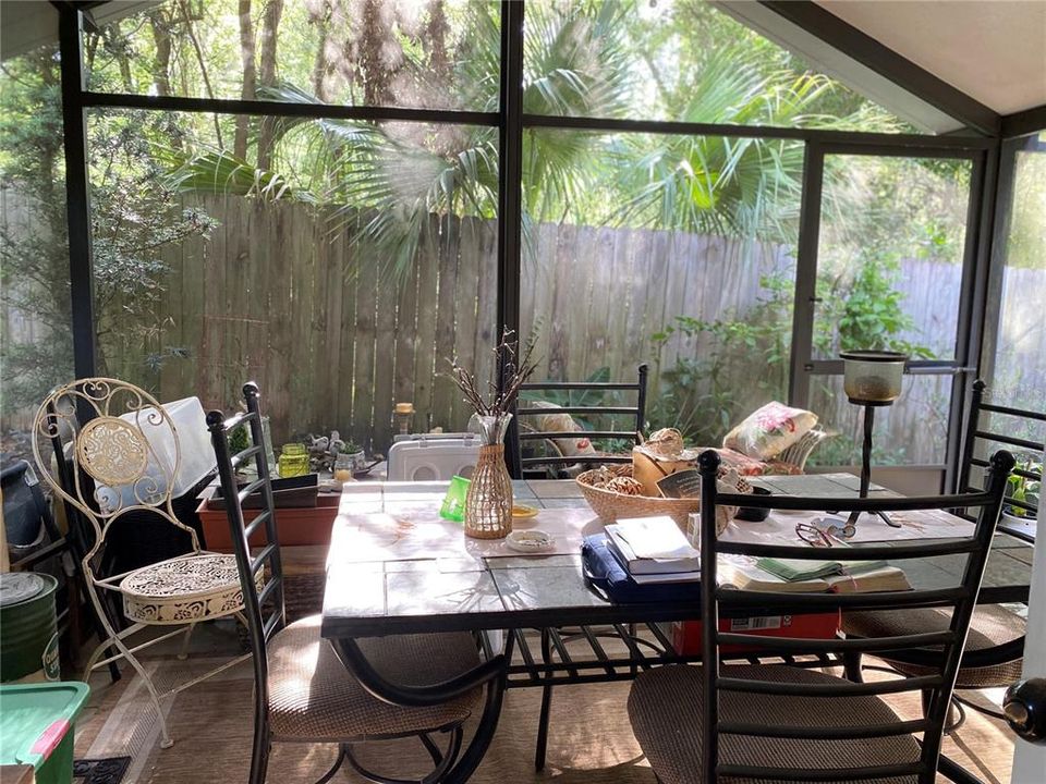 For Sale: $189,900 (2 beds, 2 baths, 961 Square Feet)