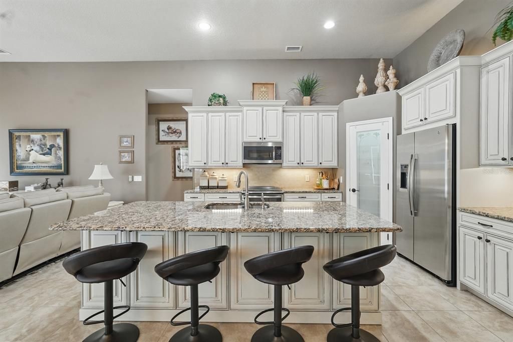 合同活跃: $699,000 (4 贝兹, 3 浴室, 2602 平方英尺)