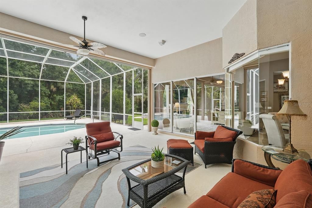 合同活跃: $699,000 (4 贝兹, 3 浴室, 2602 平方英尺)