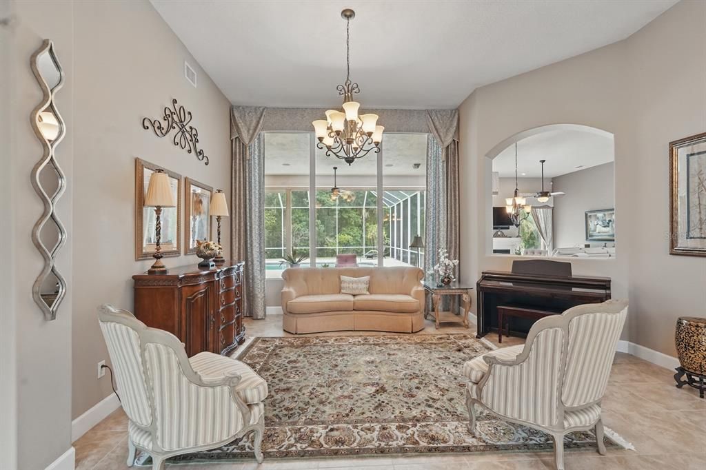 合同活跃: $699,000 (4 贝兹, 3 浴室, 2602 平方英尺)