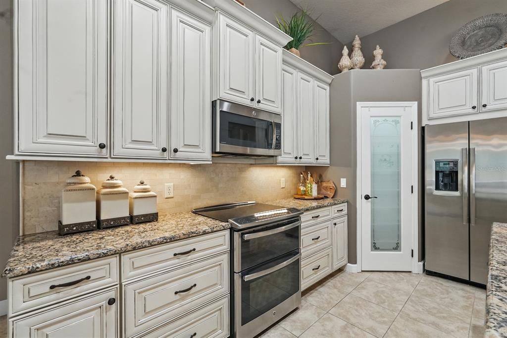 合同活跃: $699,000 (4 贝兹, 3 浴室, 2602 平方英尺)