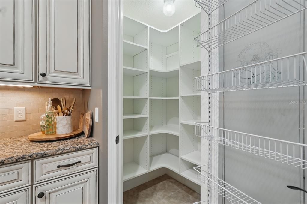 合同活跃: $699,000 (4 贝兹, 3 浴室, 2602 平方英尺)