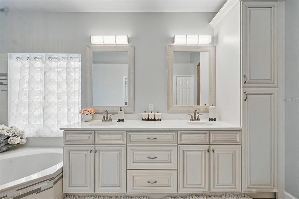 合同活跃: $699,000 (4 贝兹, 3 浴室, 2602 平方英尺)