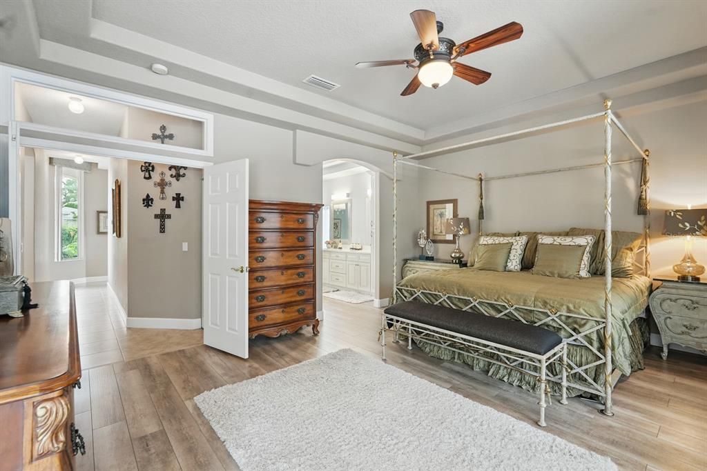 合同活跃: $699,000 (4 贝兹, 3 浴室, 2602 平方英尺)