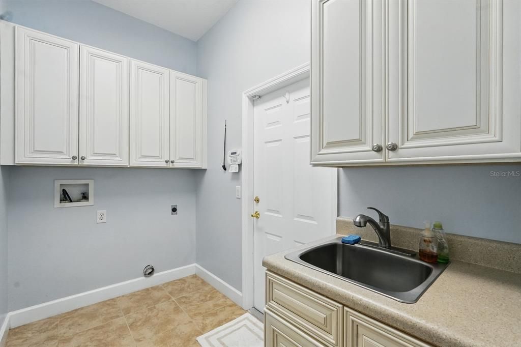 合同活跃: $699,000 (4 贝兹, 3 浴室, 2602 平方英尺)