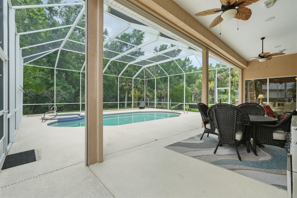 合同活跃: $699,000 (4 贝兹, 3 浴室, 2602 平方英尺)