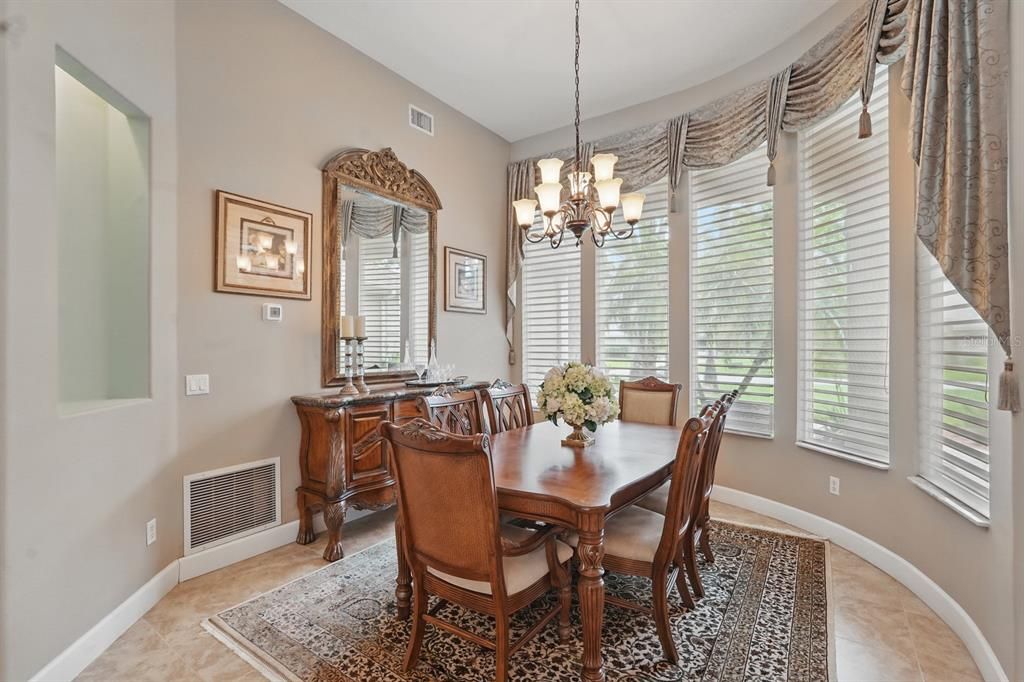 合同活跃: $699,000 (4 贝兹, 3 浴室, 2602 平方英尺)