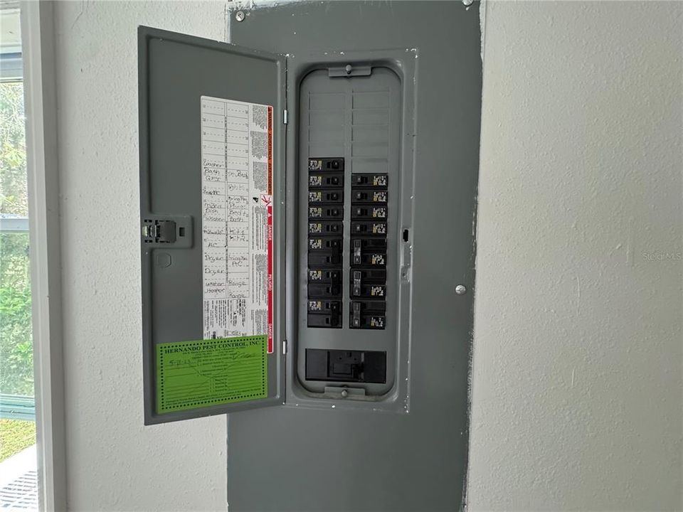 For Sale: $139,900 (2 beds, 2 baths, 1008 Square Feet)