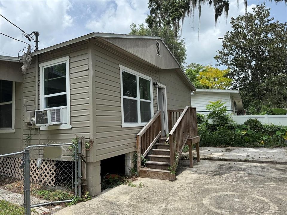 For Sale: $139,900 (2 beds, 2 baths, 1008 Square Feet)