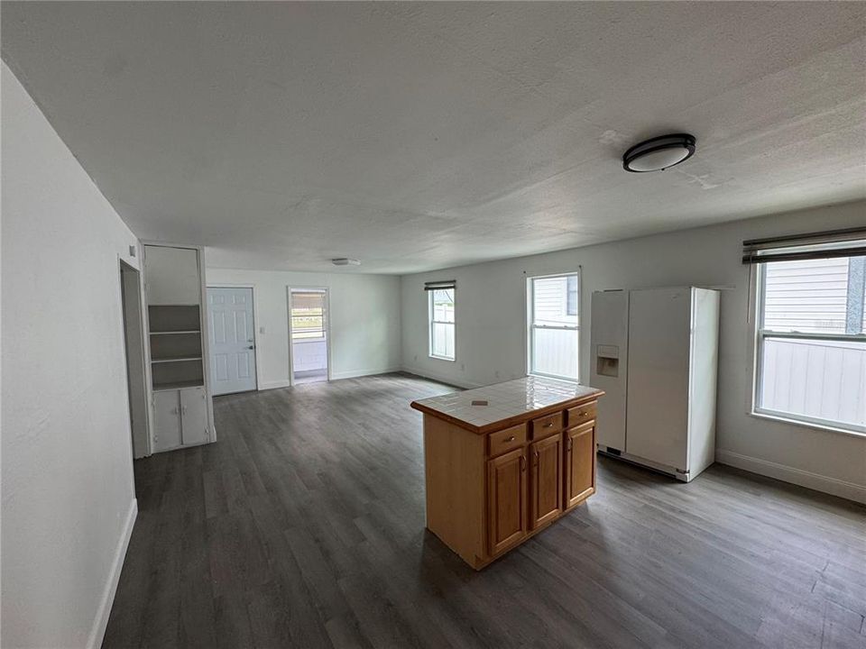 For Sale: $139,900 (2 beds, 2 baths, 1008 Square Feet)