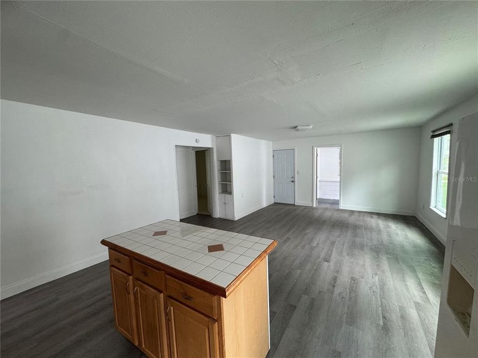 For Sale: $139,900 (2 beds, 2 baths, 1008 Square Feet)