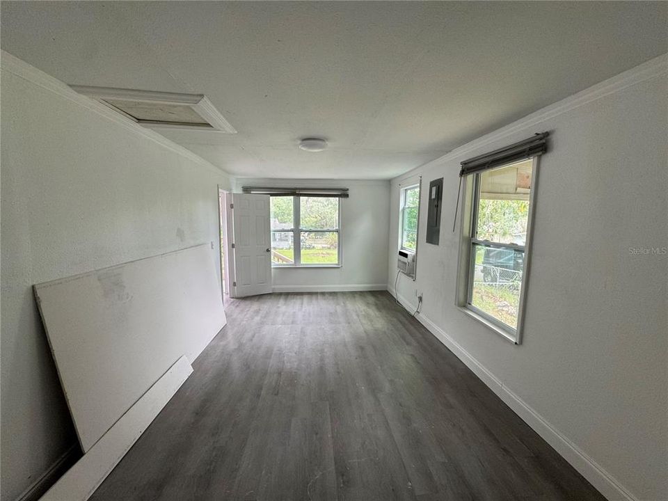 For Sale: $139,900 (2 beds, 2 baths, 1008 Square Feet)