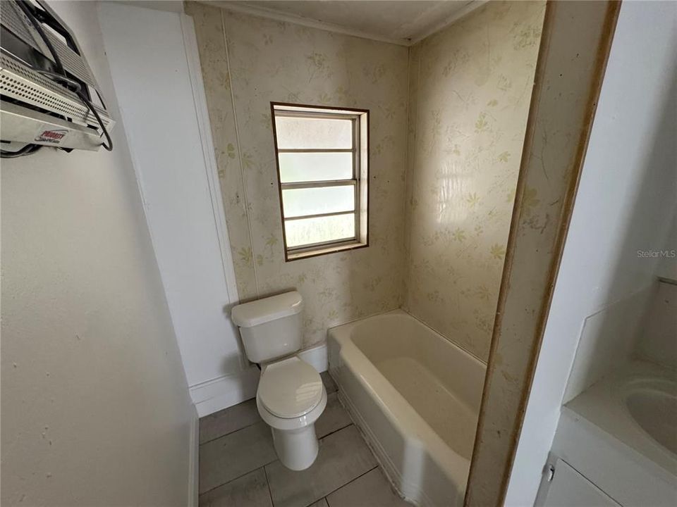 For Sale: $139,900 (2 beds, 2 baths, 1008 Square Feet)