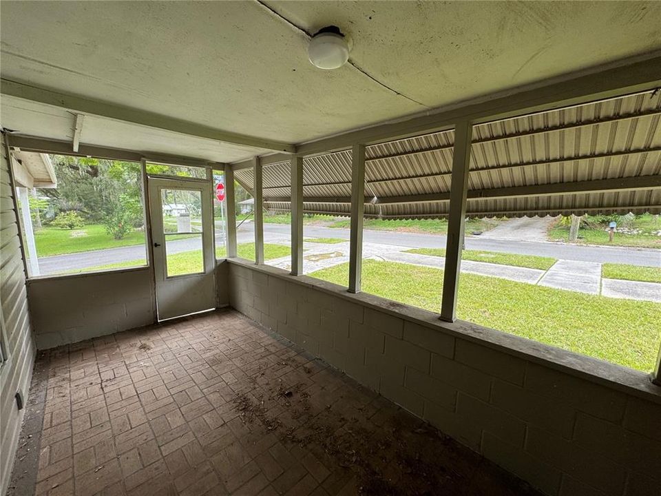 For Sale: $139,900 (2 beds, 2 baths, 1008 Square Feet)