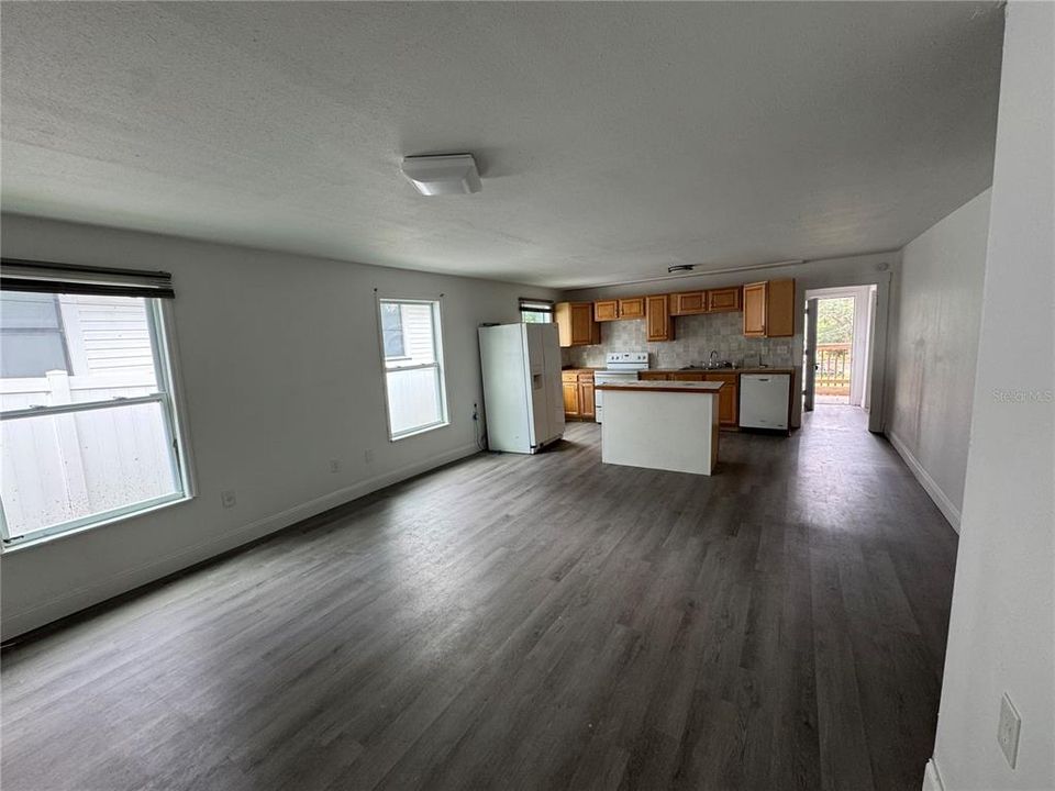 For Sale: $139,900 (2 beds, 2 baths, 1008 Square Feet)