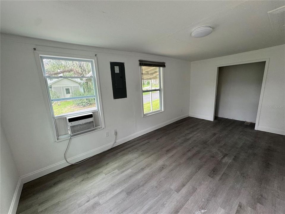 For Sale: $139,900 (2 beds, 2 baths, 1008 Square Feet)