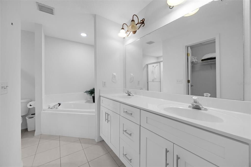 На продажу: $379,999 (4 спален, 3 ванн, 1907 Квадратных фут)