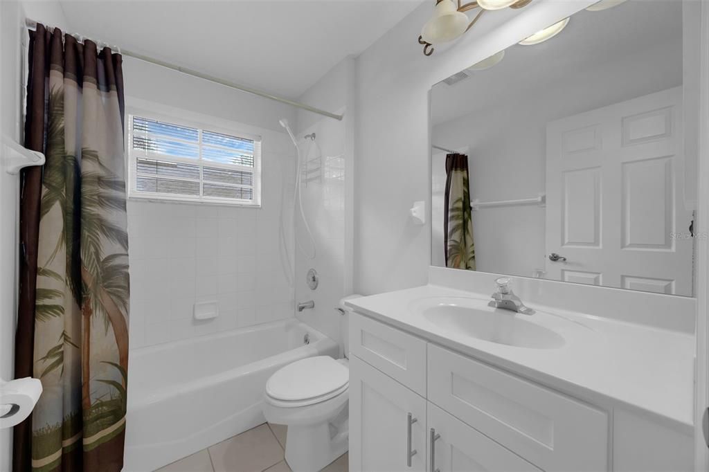 На продажу: $379,999 (4 спален, 3 ванн, 1907 Квадратных фут)