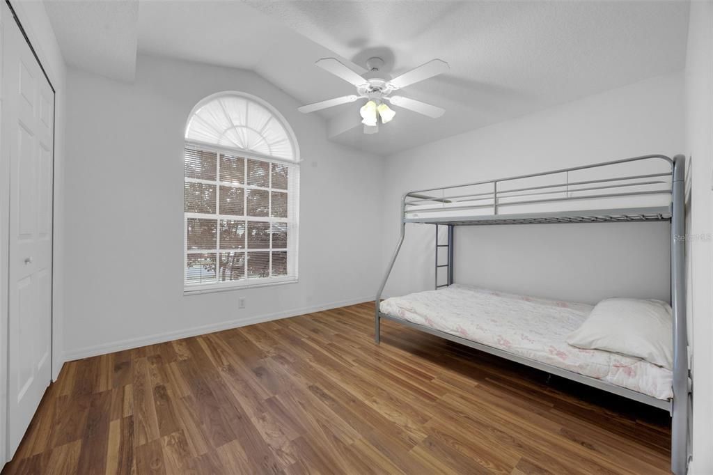 На продажу: $379,999 (4 спален, 3 ванн, 1907 Квадратных фут)