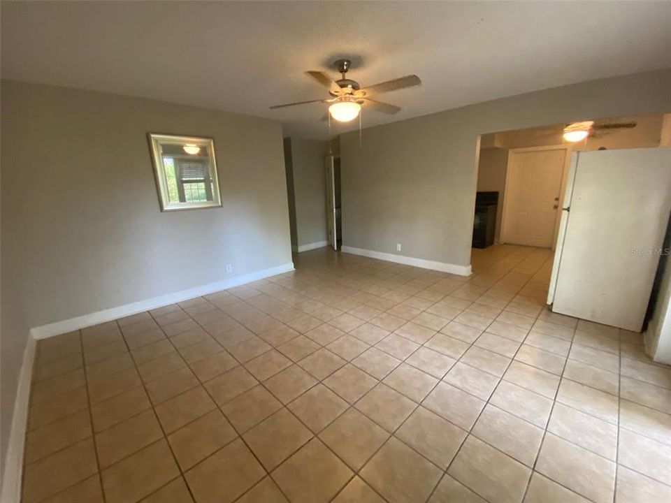 For Rent: $1,599 (3 beds, 1 baths, 962 Square Feet)
