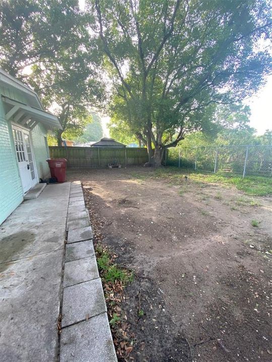 For Rent: $1,599 (3 beds, 1 baths, 962 Square Feet)