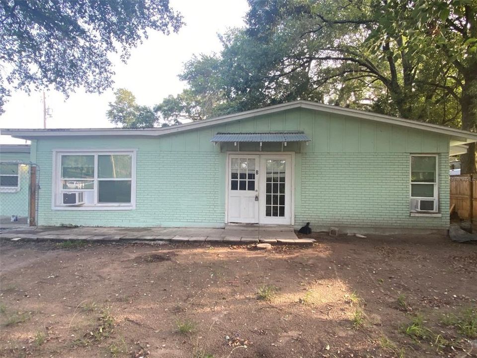 For Rent: $1,599 (3 beds, 1 baths, 962 Square Feet)