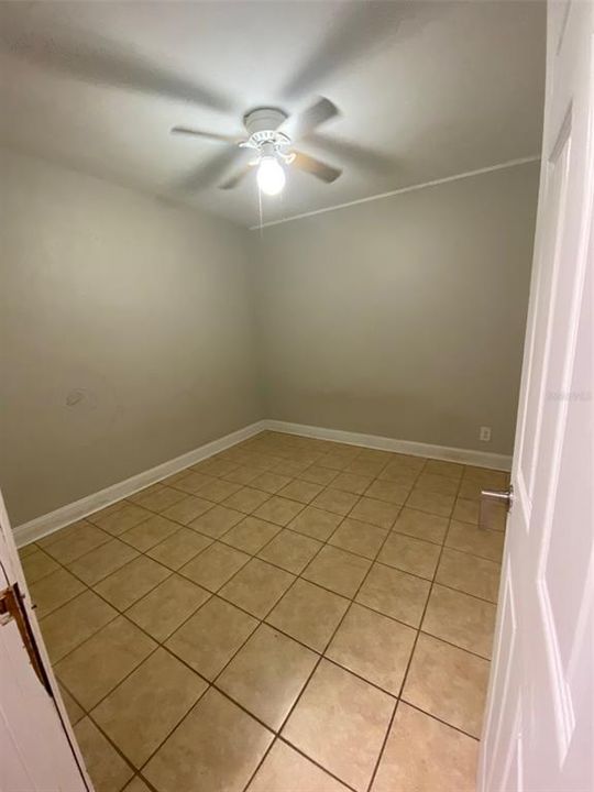 For Rent: $1,599 (3 beds, 1 baths, 962 Square Feet)
