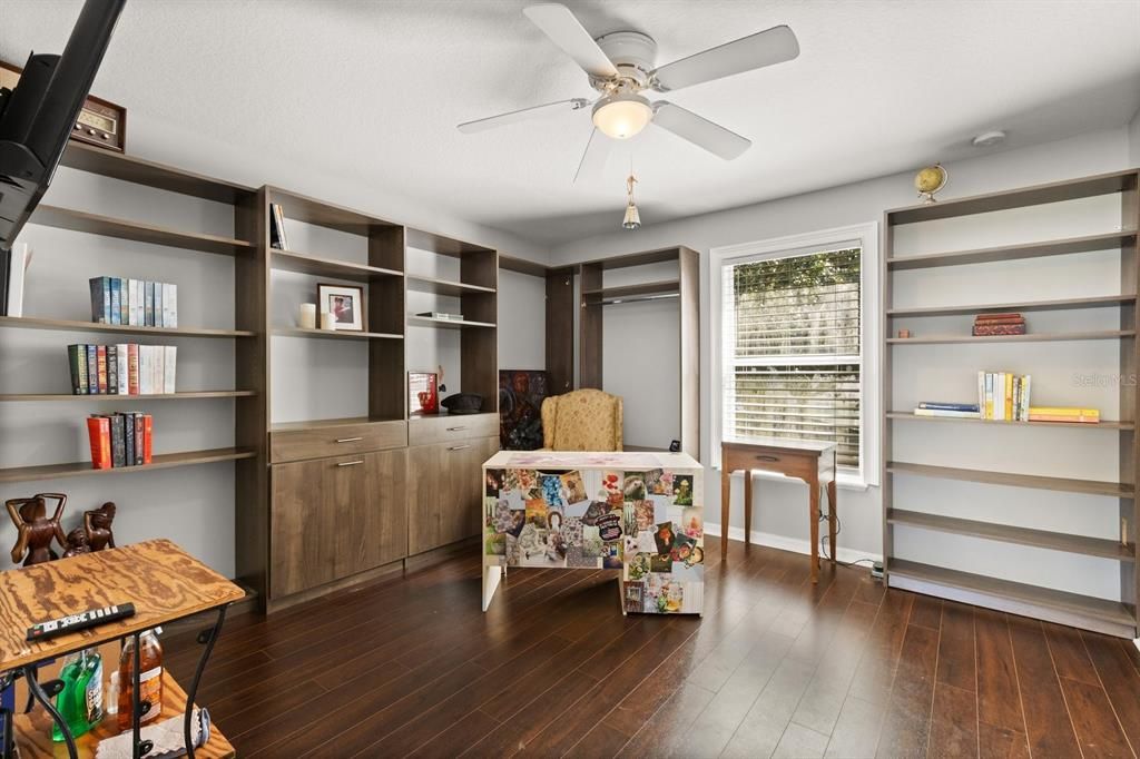 Active With Contract: $395,000 (5 beds, 2 baths, 3072 Square Feet)