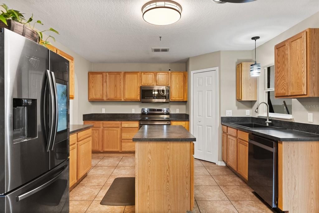 Active With Contract: $395,000 (5 beds, 2 baths, 3072 Square Feet)