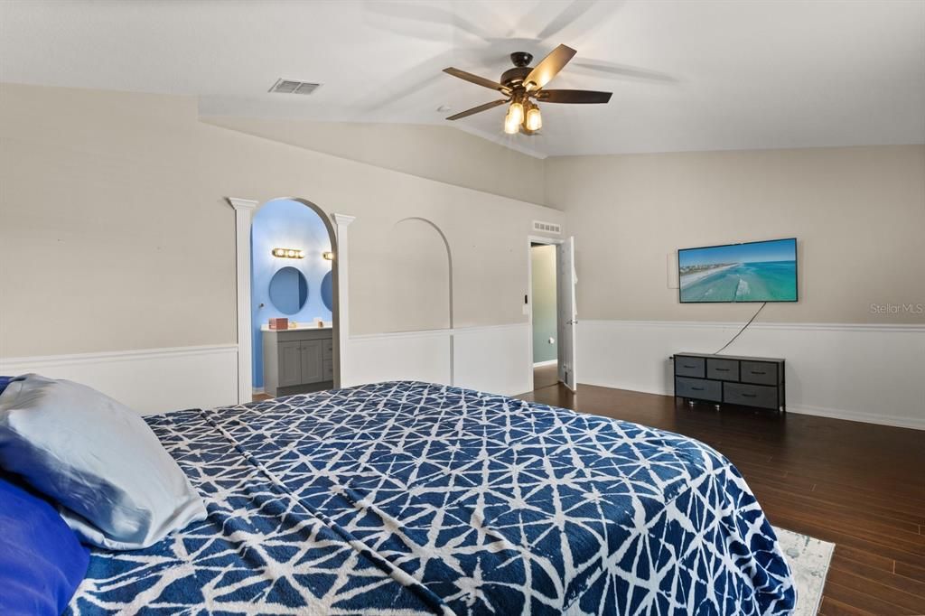 Active With Contract: $395,000 (5 beds, 2 baths, 3072 Square Feet)