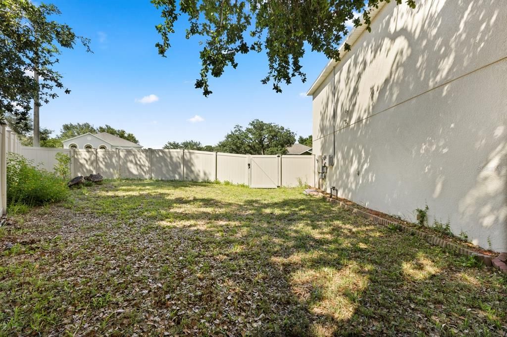 Active With Contract: $395,000 (5 beds, 2 baths, 3072 Square Feet)