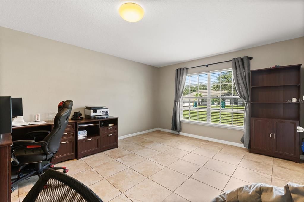 Active With Contract: $395,000 (5 beds, 2 baths, 3072 Square Feet)