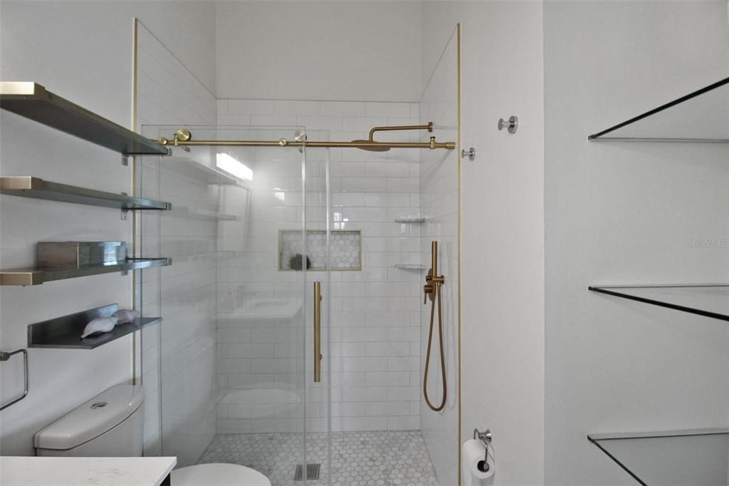 В аренду: $6,000 (2 спален, 2 ванн, 1069 Квадратных фут)