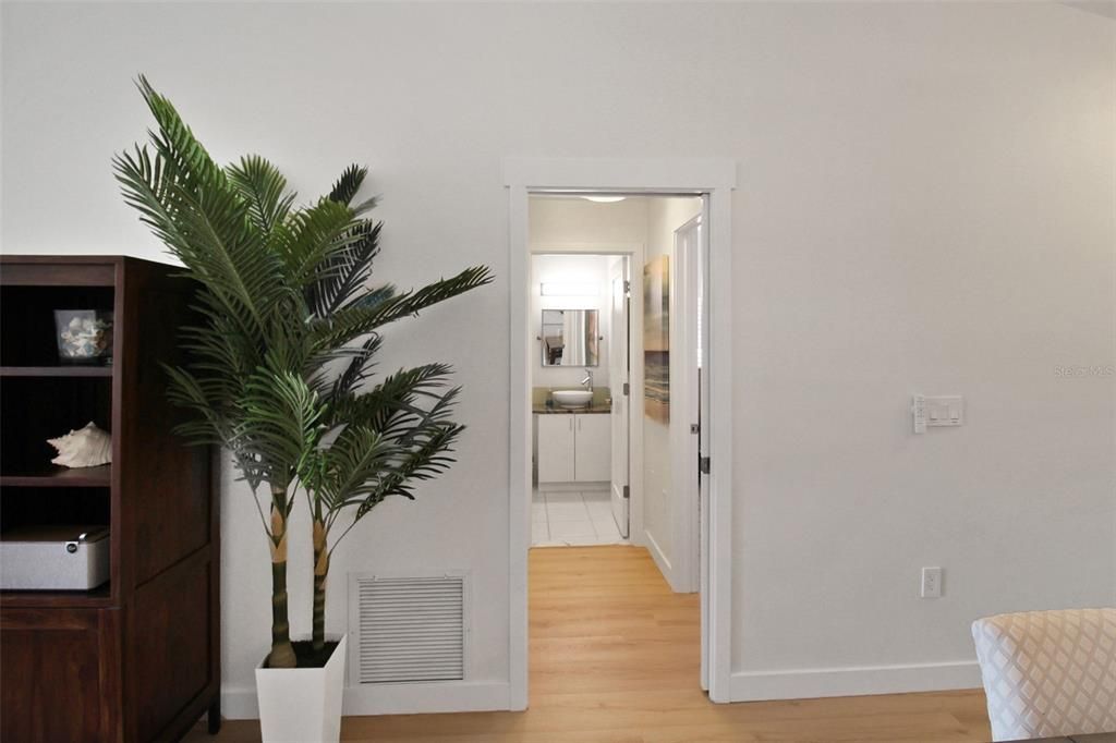 В аренду: $6,000 (2 спален, 2 ванн, 1069 Квадратных фут)