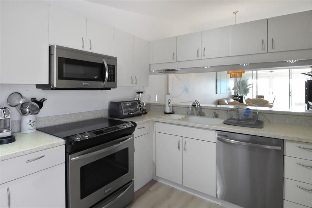 В аренду: $6,000 (2 спален, 2 ванн, 1069 Квадратных фут)