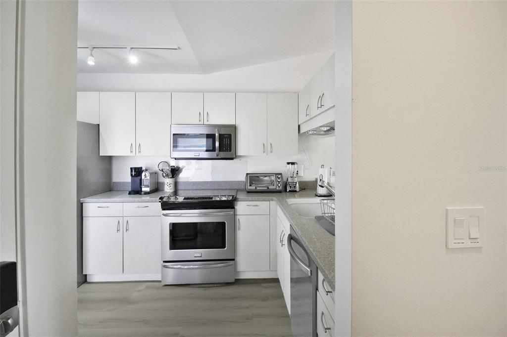 В аренду: $6,000 (2 спален, 2 ванн, 1069 Квадратных фут)