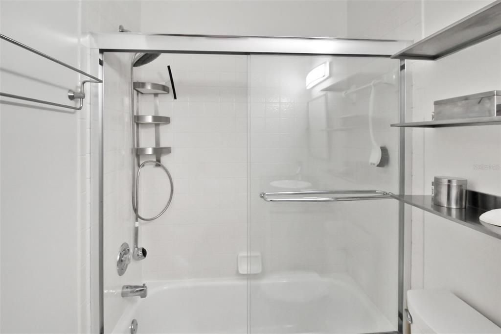 В аренду: $6,000 (2 спален, 2 ванн, 1069 Квадратных фут)