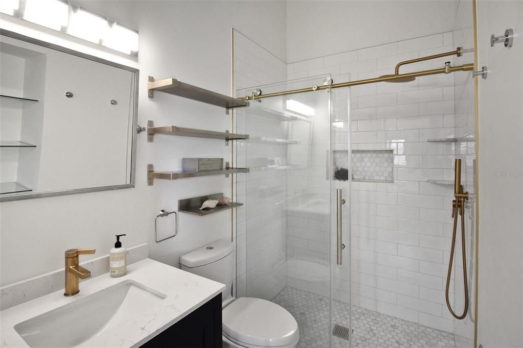 В аренду: $6,000 (2 спален, 2 ванн, 1069 Квадратных фут)