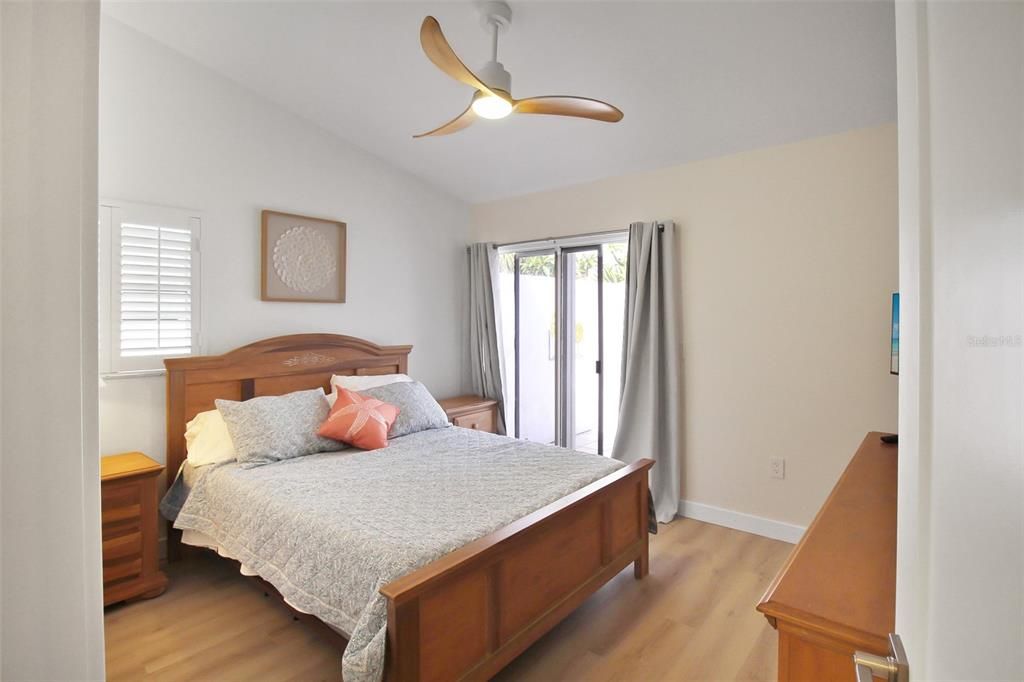 В аренду: $6,000 (2 спален, 2 ванн, 1069 Квадратных фут)