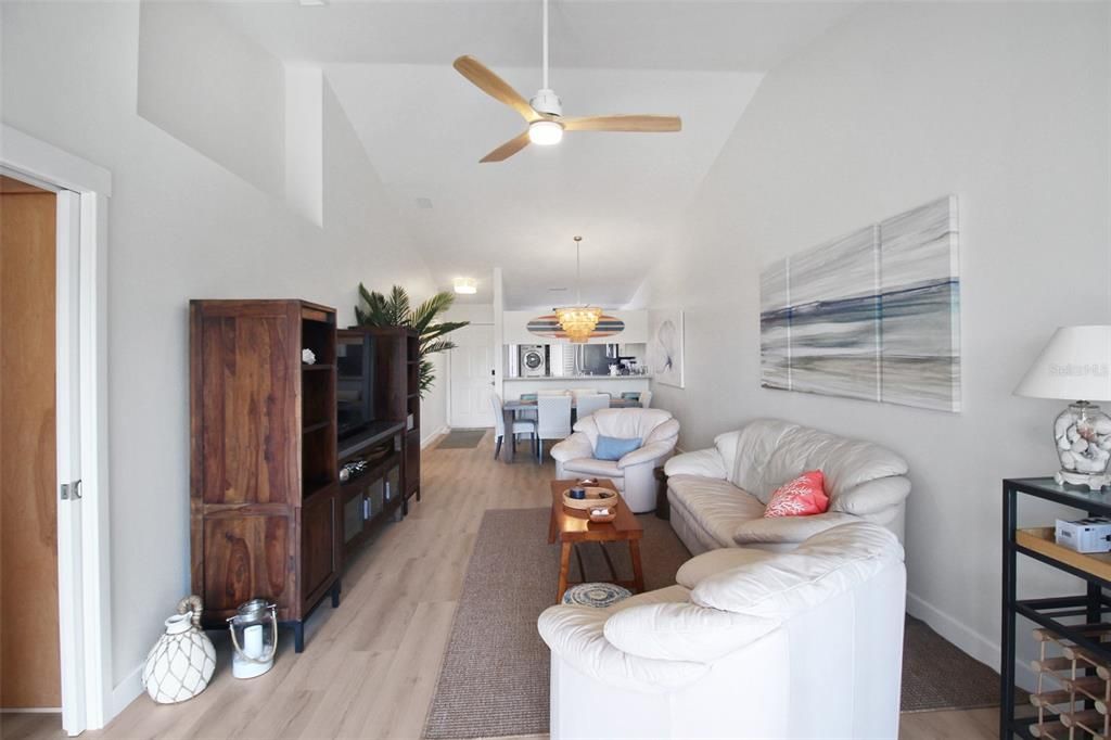 В аренду: $6,000 (2 спален, 2 ванн, 1069 Квадратных фут)