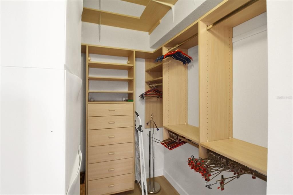 В аренду: $6,000 (2 спален, 2 ванн, 1069 Квадратных фут)