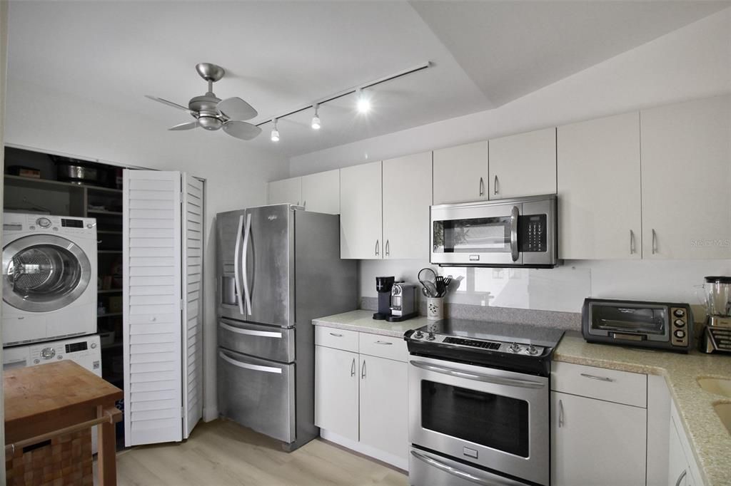 В аренду: $6,000 (2 спален, 2 ванн, 1069 Квадратных фут)