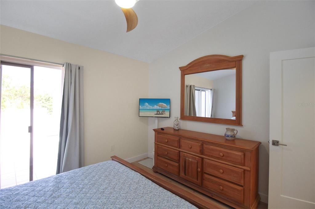 В аренду: $6,000 (2 спален, 2 ванн, 1069 Квадратных фут)