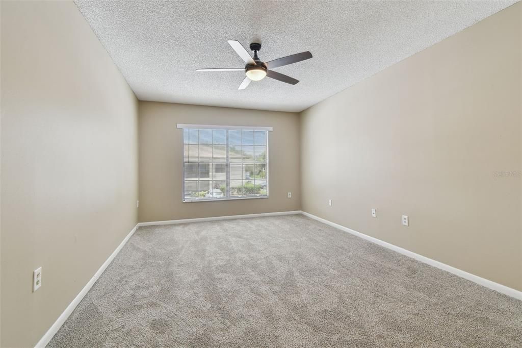 Active With Contract: $189,900 (2 beds, 2 baths, 1070 Square Feet)