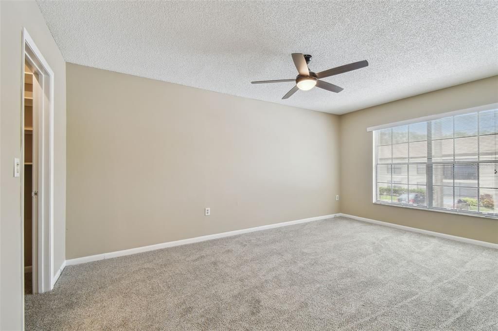 Active With Contract: $189,900 (2 beds, 2 baths, 1070 Square Feet)