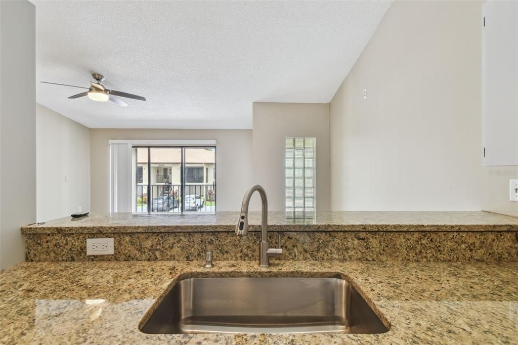 Active With Contract: $189,900 (2 beds, 2 baths, 1070 Square Feet)