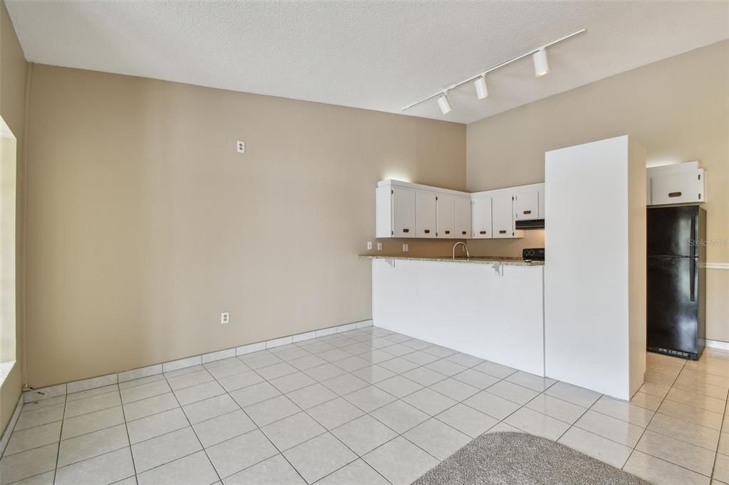 Active With Contract: $189,900 (2 beds, 2 baths, 1070 Square Feet)